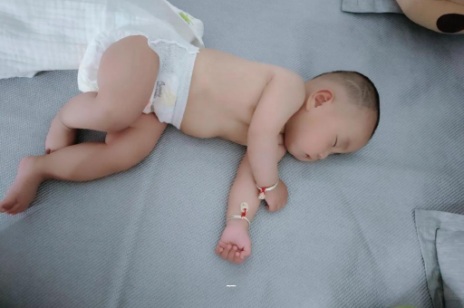 台湾宝宝先长上牙还是下牙